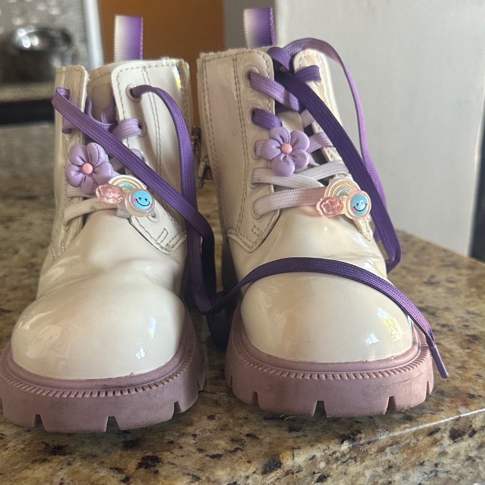 Charming Kids' Cream and Purple Boots with Floral Details - Picture 6 of 6